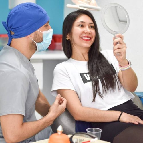 El mini diseño es la opción ideal para pacientes que buscan obtener un cambio natural y no requiere preparar el diente. Agenda tu cita +57 317 65695 (Mediana)