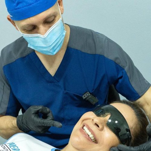 'En cada sonrisa de nuestros pacientes encontramos la mayor satisfacción. Tu felicidad es nuestro mayor logro, y nos llena de alegría ser parte de t (Mediana)